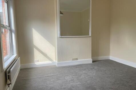 14a Badby Road - Bedroom 1.jpg