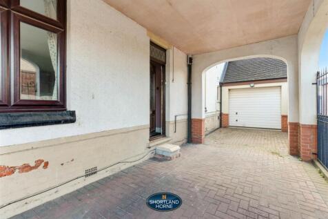 driveway/carport