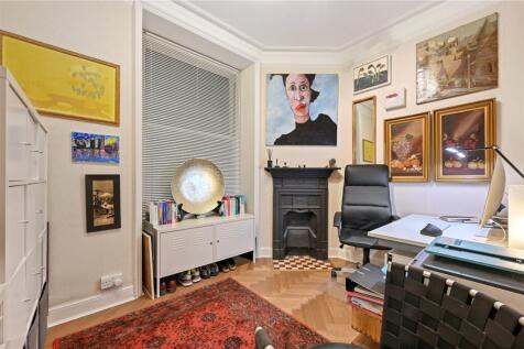 Bedroom 2 / Study