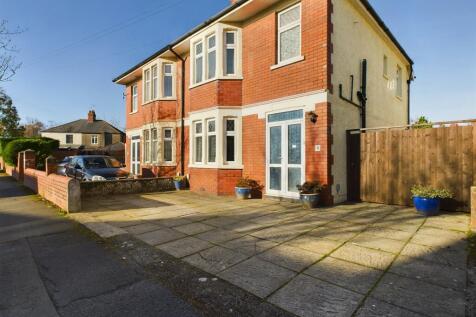 Driveway &amp; Front Entrance