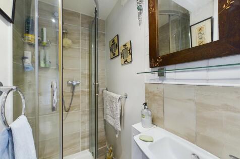 Ground floor shower/wc second angle