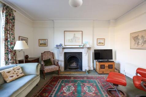 Sitting Room / Bedroom 1