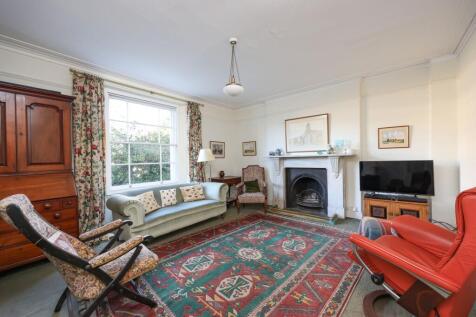 Sitting Room / Bedroom 1