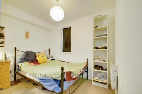 CHISWELL COURT BEDROOM