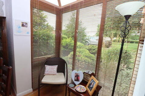 Front Window Clos...