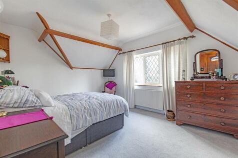 Principal Front Double Bedroom