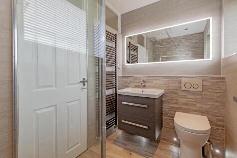 Fully Tiled Shower Room