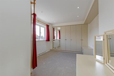 Front Double Main Bedroom