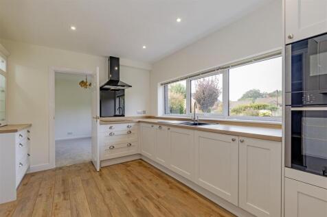 Superb Re-fitted Kitchen