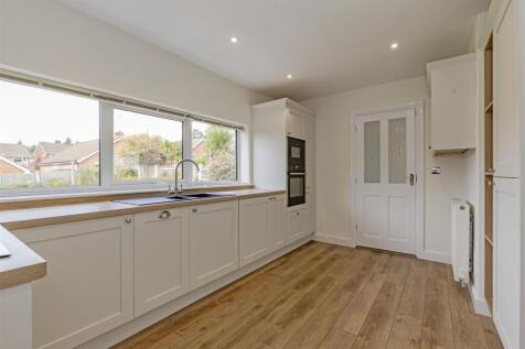 Superb Re-fitted Kitchen