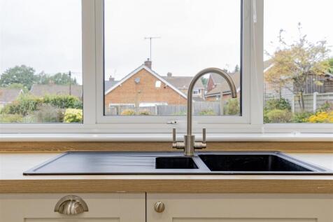 Superb Re-fitted Kitchen