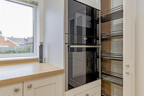 Superb Re-fitted Kitchen