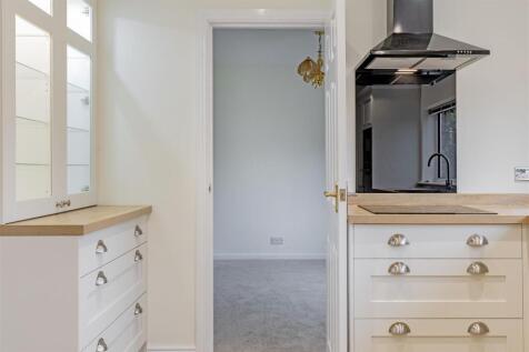 Superb Re-fitted Kitchen