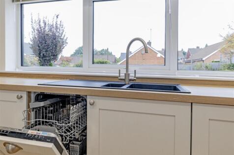 Superb Re-fitted Kitchen