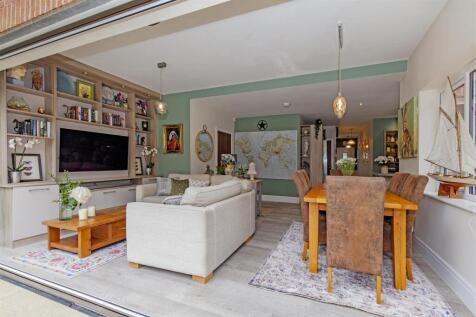 Open Plan Kitchen/Dining/Living Space
