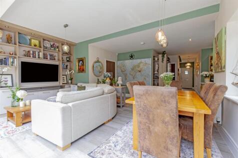 Open Plan Kitchen/Dining/Living Space