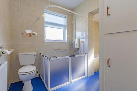 Fully Tiled Shower Room