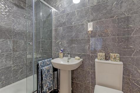 Exquisite En-Suite Shower Room