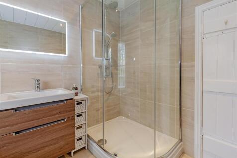 Exquisite Family Bathroom