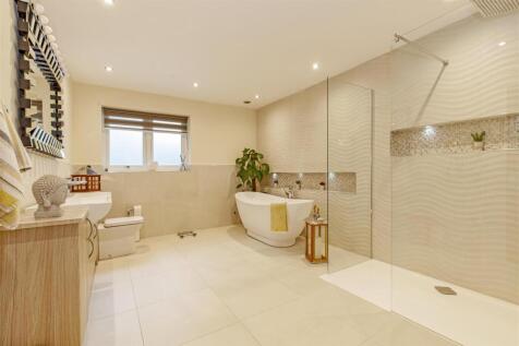 Splendid Family Bathroom