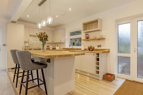 Stunning Open Plan Living/Dining Kitchen