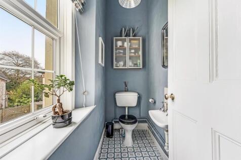 First Floor Cloakroom