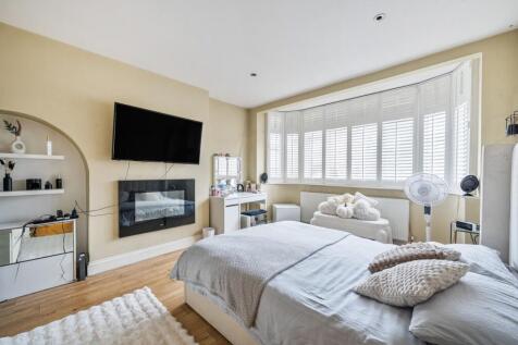 Stoneleigh Crescent, Epsom - KT19 0RP