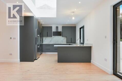 Donnington Road, Worcester Park - KT4 8EN