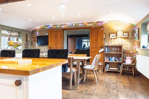 Dining kitchen