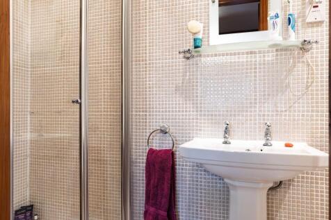 Ensuite shower room