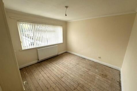 Front double bedroom