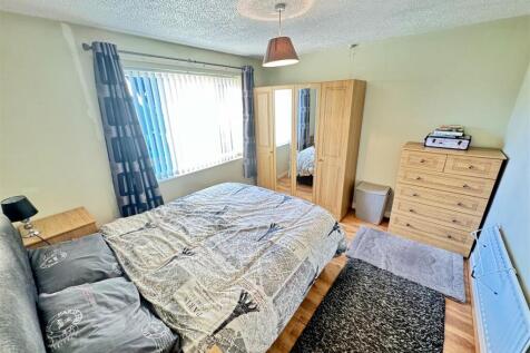 REAR DOUBLE BEDROOM 1