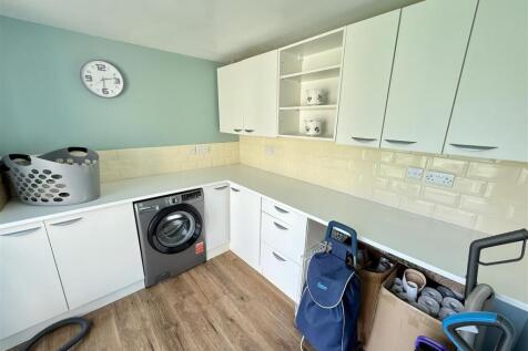 UTILITY ROOM (FORMER KITCHEN)