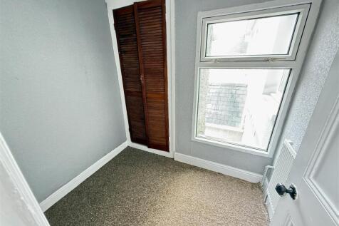 STUDY/CHILDS BEDROOM