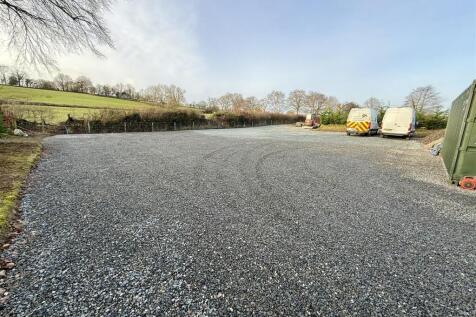 EXTENSIVE AND SECURE GRAVELLED PARKING AREA