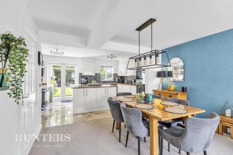 Open plan dining kitchen and living