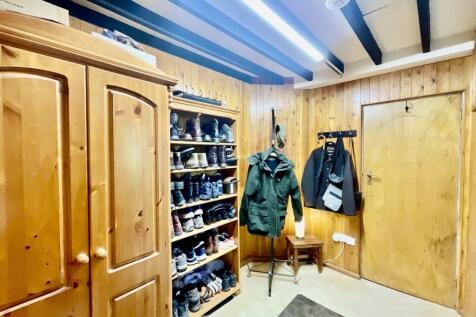 Inner Hallway/ Mudro