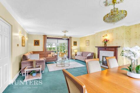 Lounge &amp; Dining Room