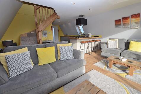 Open Plan Kitchen &amp; Living Area