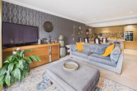 Lounge/Dining/Kitchen