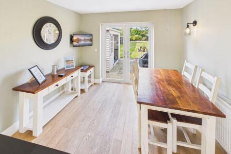 Dining kitchen - dining area