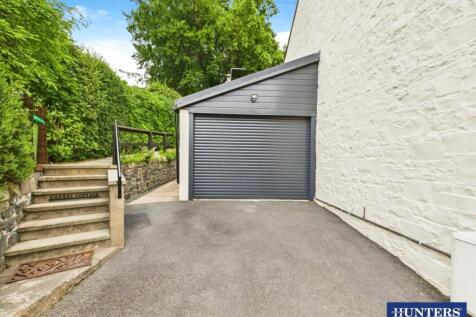 Driveway/Garage