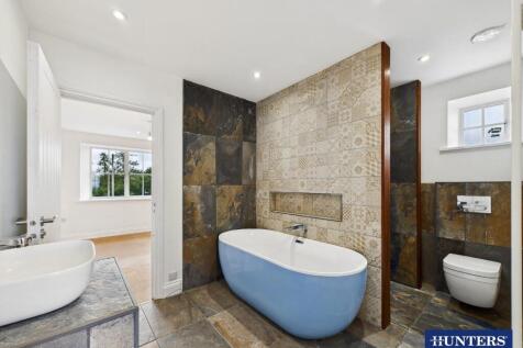 Jack &amp; Jill Bathroom