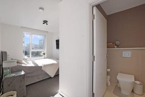 Master Bedroom/En-Suite