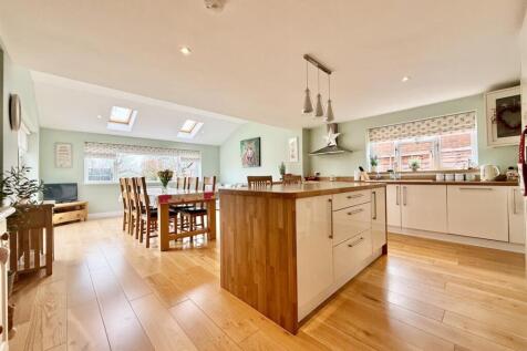Kitchen1.jpg