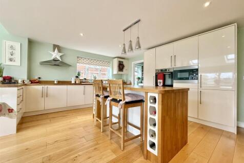 Kitchen3.jpg