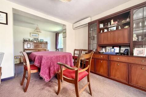 DiningRoom.jpg