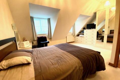 Bedroom One (2nd Floor) 
