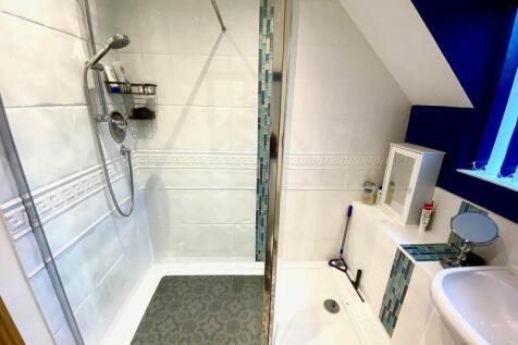 Shower Room (2nd Floor) 