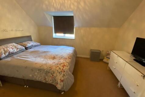 Bedroom 1 (2)